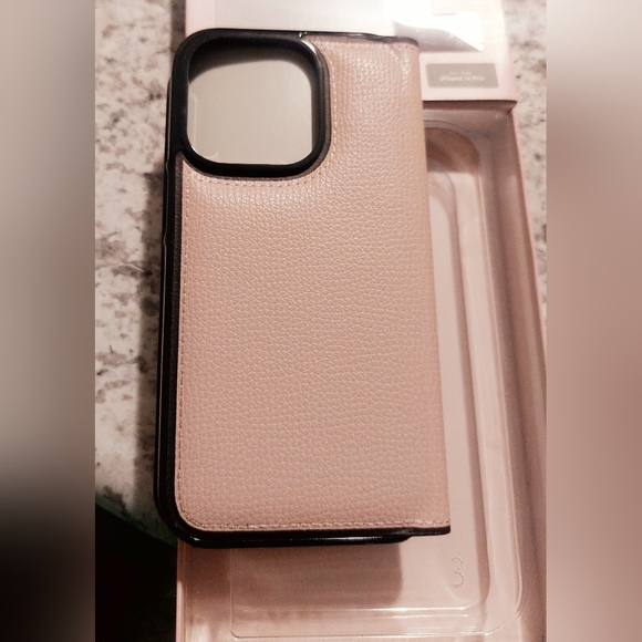 Kate Spade ♠️ iPhone 14pro phone folio - Picture 4 of 4